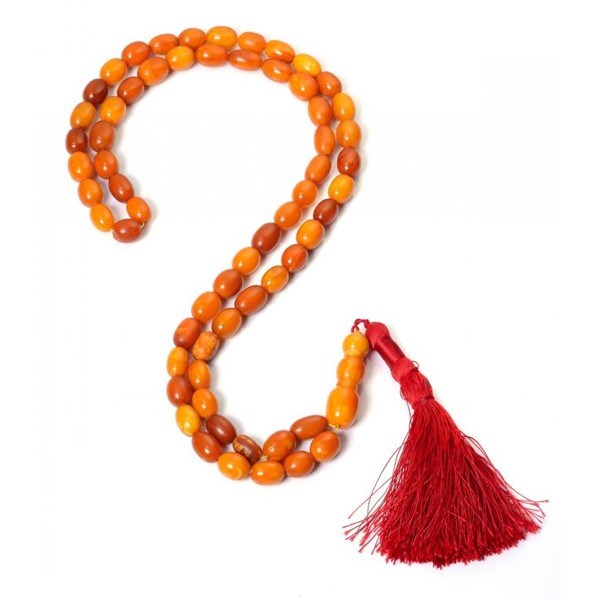 A NECKLACE OF 63 AMBER BEADS Image