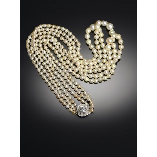 THREE-STRAND NATURAL PEARL NECKLACE Image